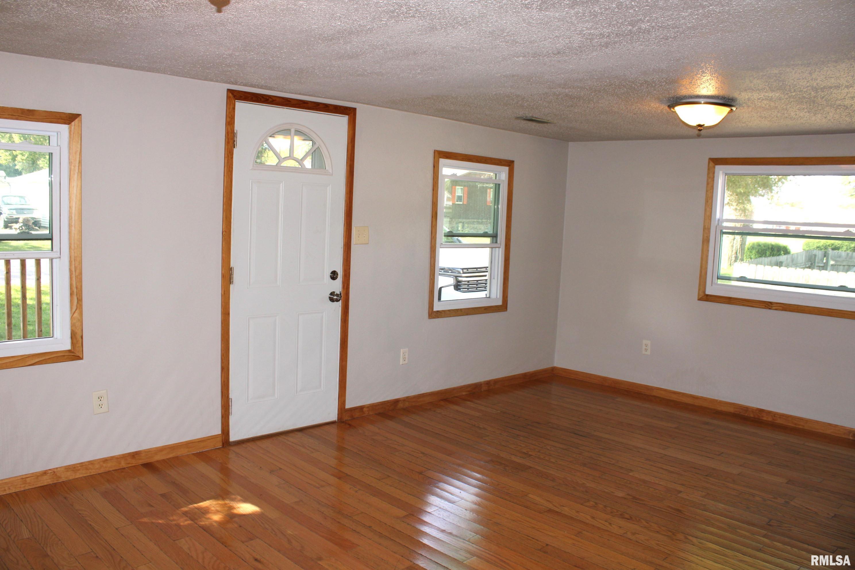 208 6th Street Colona, IL 61241 - Photo 4 of 18