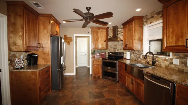 $1,600,000 | 502 County Road 194, Ovalo, TX 79541