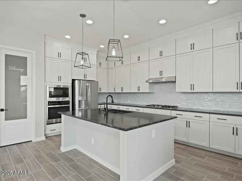 3875 East Appaloosa Road Gilbert, AZ 85296 - Photo 4 of 30 Stunning Kitchen!