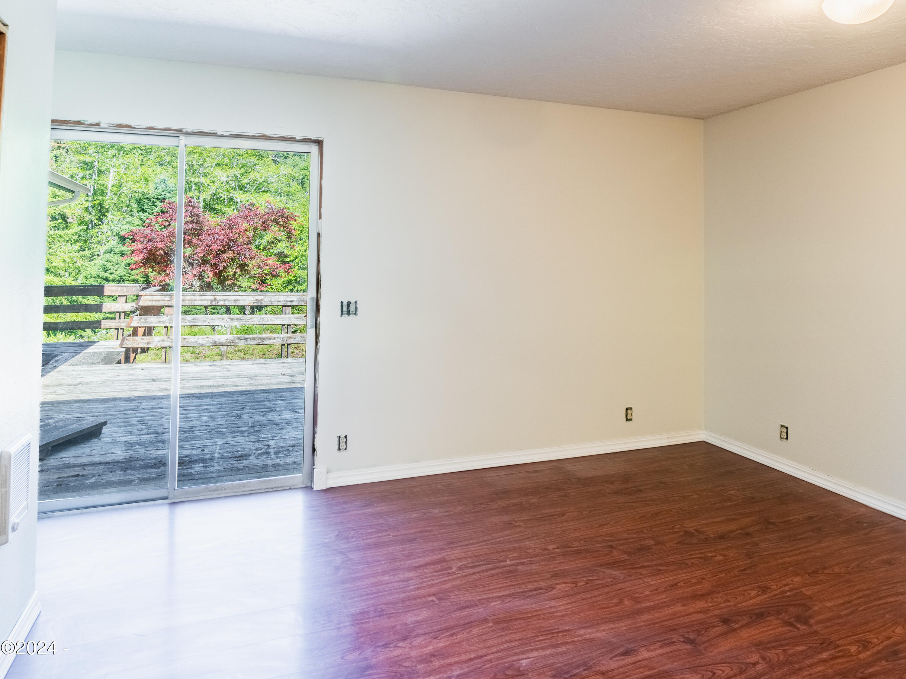 909 Christiansen Road Toledo, OR 97391 - Photo 20 of 43 2nd Bedroom