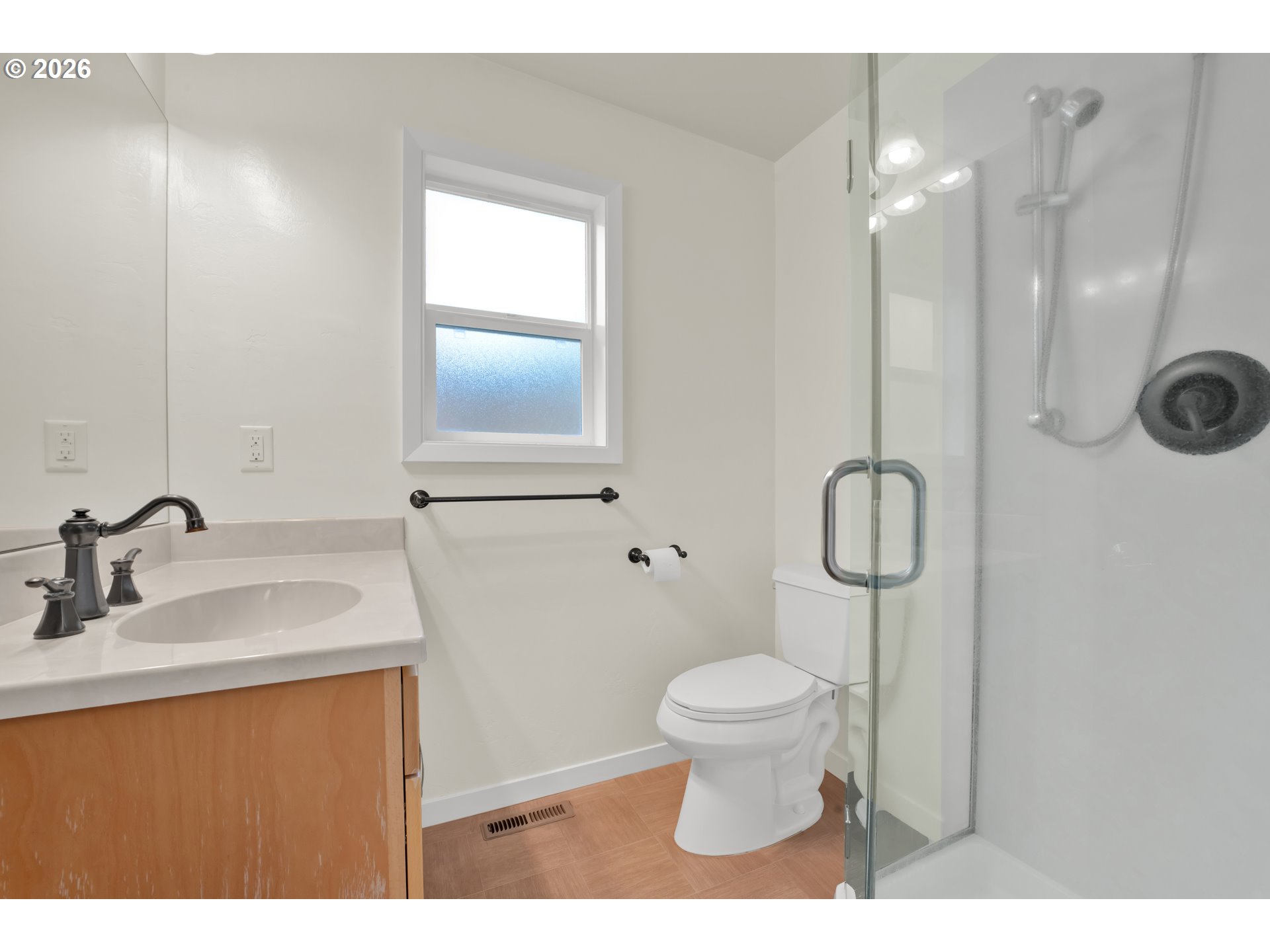2540 Tyler Street Eugene, OR 97405 - Photo 25 of 37 Bathroom
