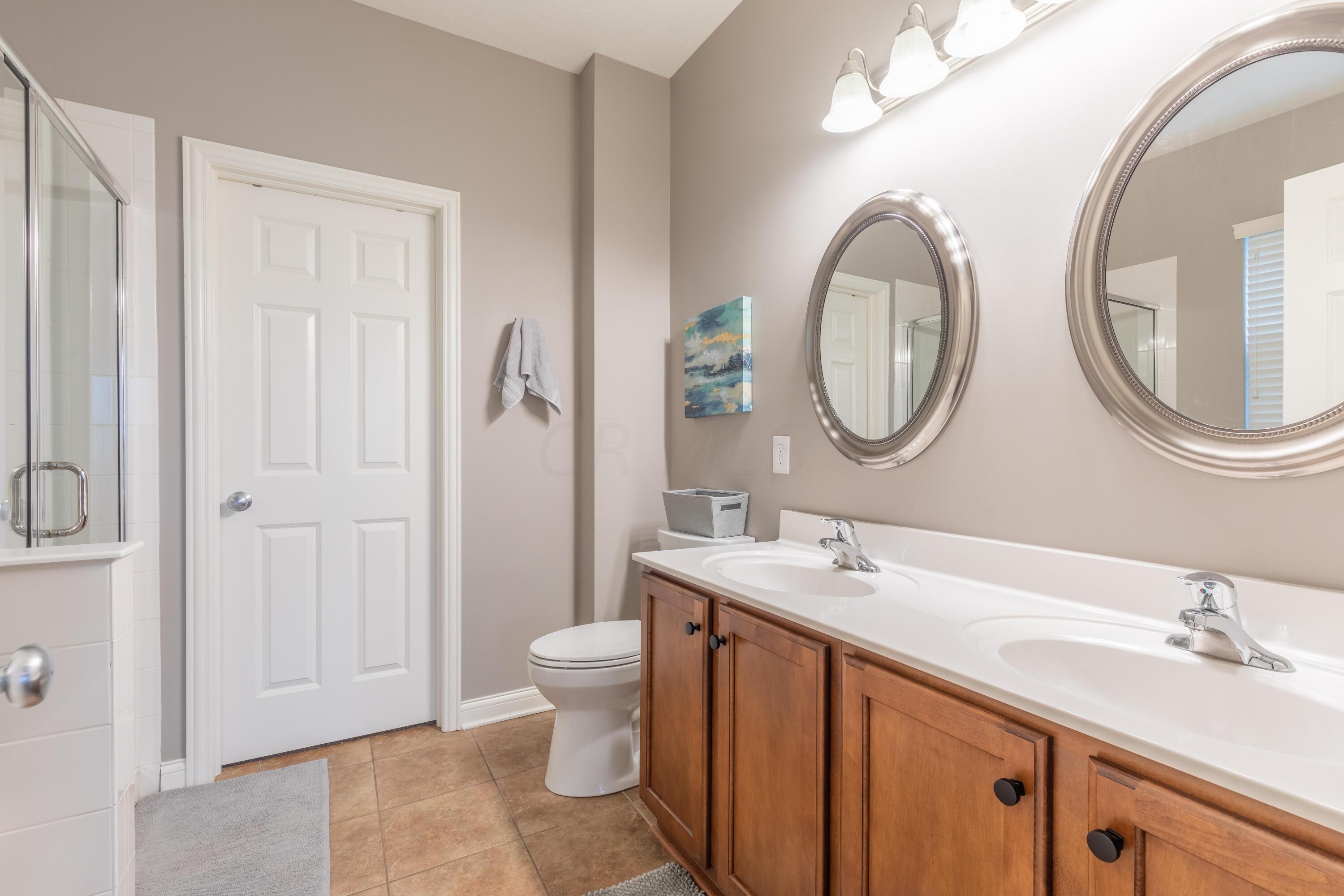 5829 Aderholt Road Dublin, OH 43016 - Photo 19 of 33 Owner's Bathroom