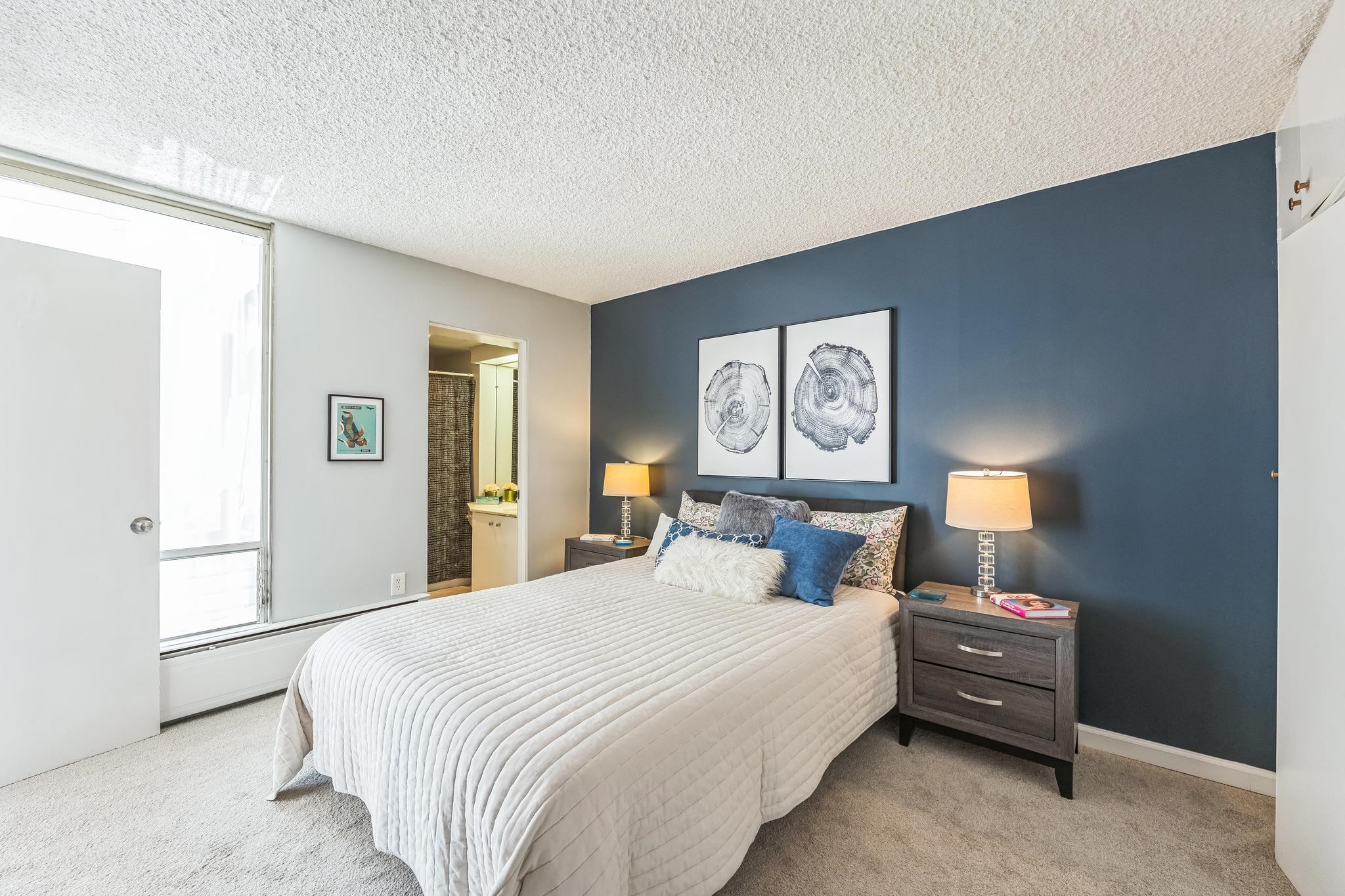 2550 Dana Street, Unit 2F Berkeley, CA 94704 - Photo 13 of 32 a bedroom with a bed and a lamp