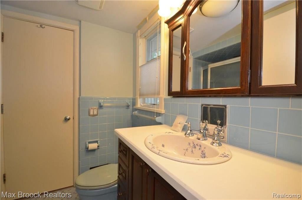 18900 Riverside Drive Beverly Hills, MI 48025 - Photo 12 of 19