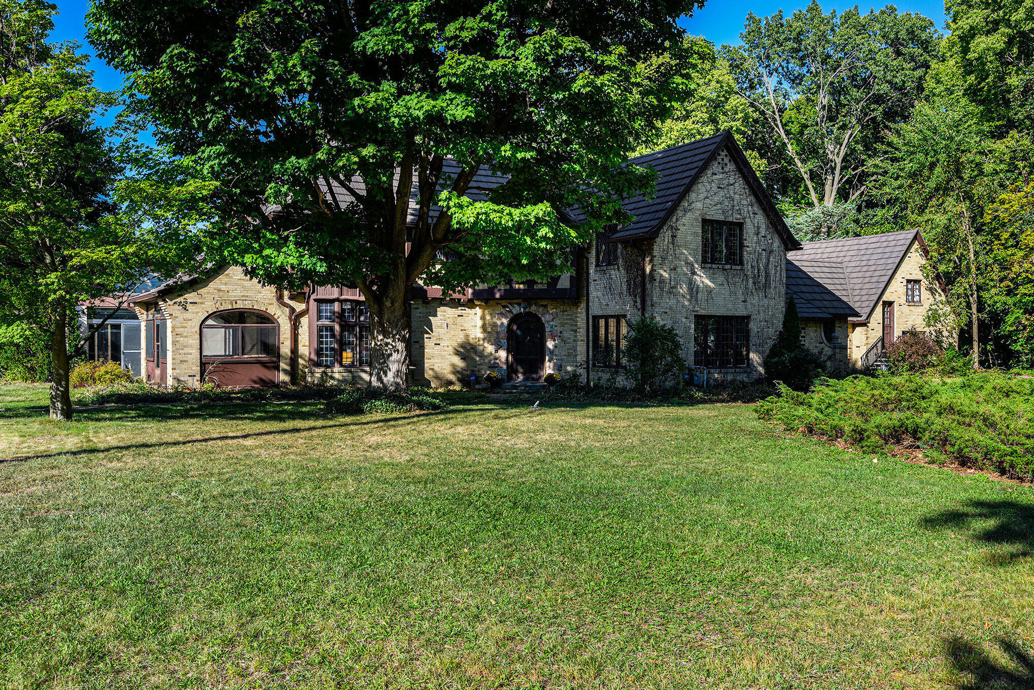 400 East Hoffman Street Three Rivers, MI 49093 - Photo 2 of 36 002_crs_0328_241