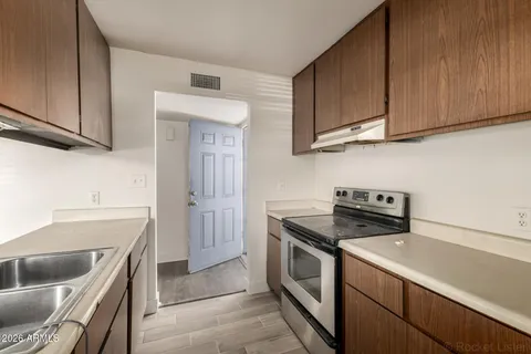 $879,000 | 17859 North 40th Street, Phoenix, AZ 85032