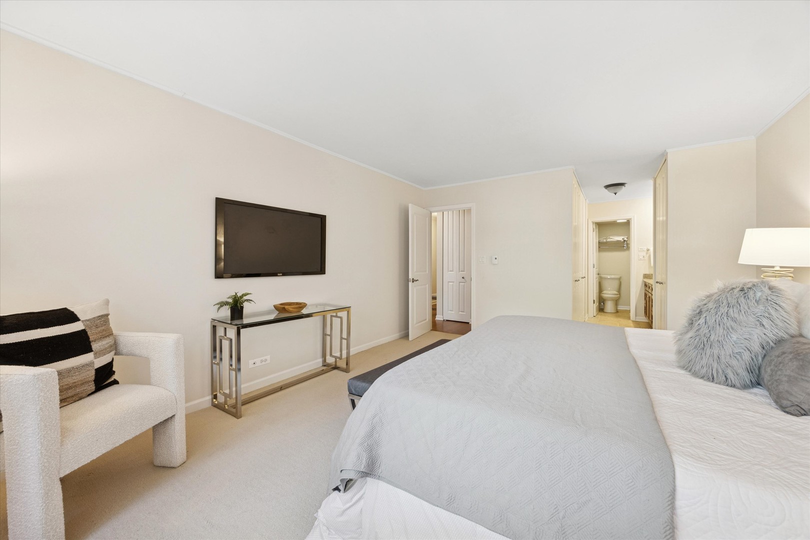 320 Claymoor, Unit 2D Hinsdale, IL 60521 - Photo 9 of 16 a bedroom with a bed and a flat screen tv