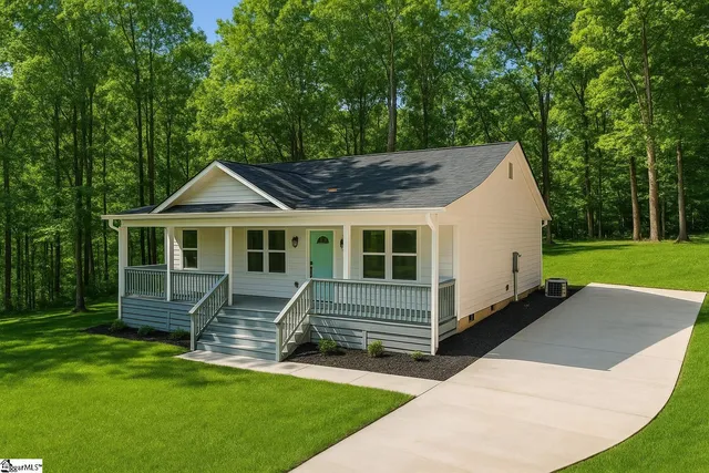 $295,000 | 425 Tiger Lane, Westminster, SC 29693