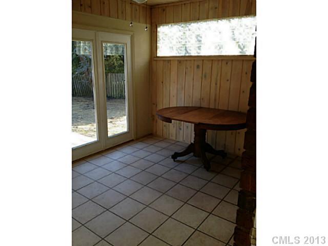 3860 Litchfield Road Charlotte, NC 28211 - Photo 6 of 11 a room with a table and a chair