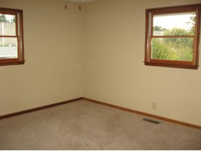 27 Valley View Road Bristol, VA 24202 - Photo 6 of 12 MASTER BEDROOM
