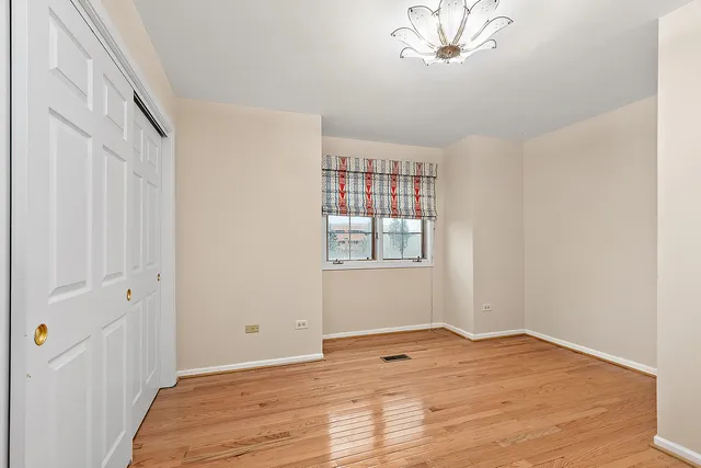 $269,900 | 1437 Woodhollow Drive, Flossmoor, IL 60422