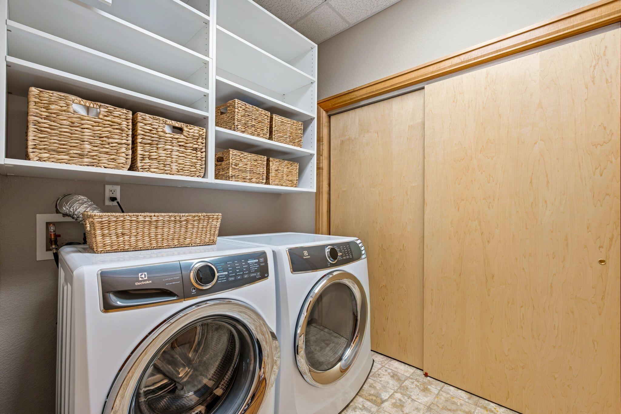 541 East Erie Street, Unit 311 Milwaukee, WI 53202 - Photo 29 of 45 Laundry