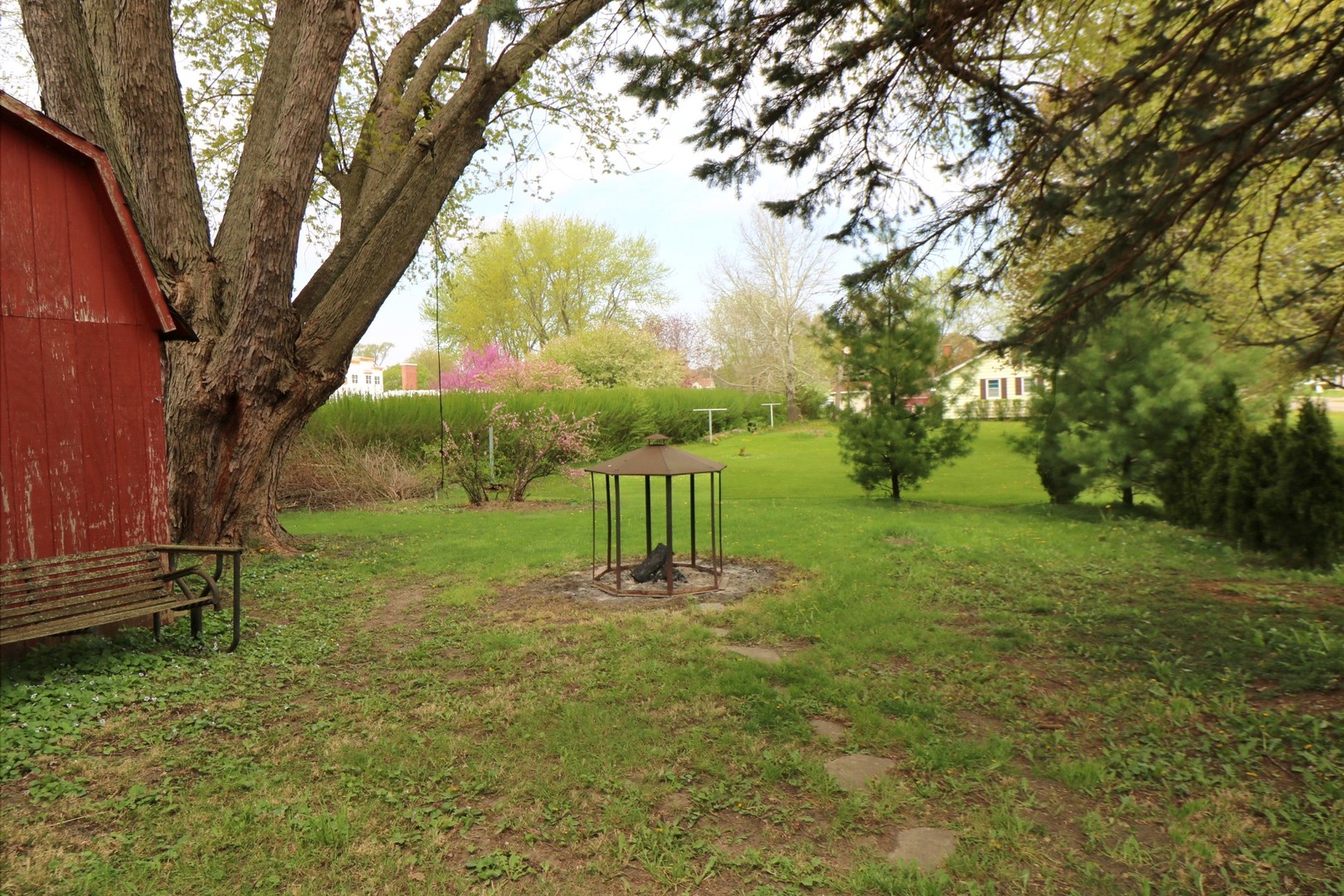 2104 Johnsburg Road Johnsburg, IL 60051 - Photo 4 of 27