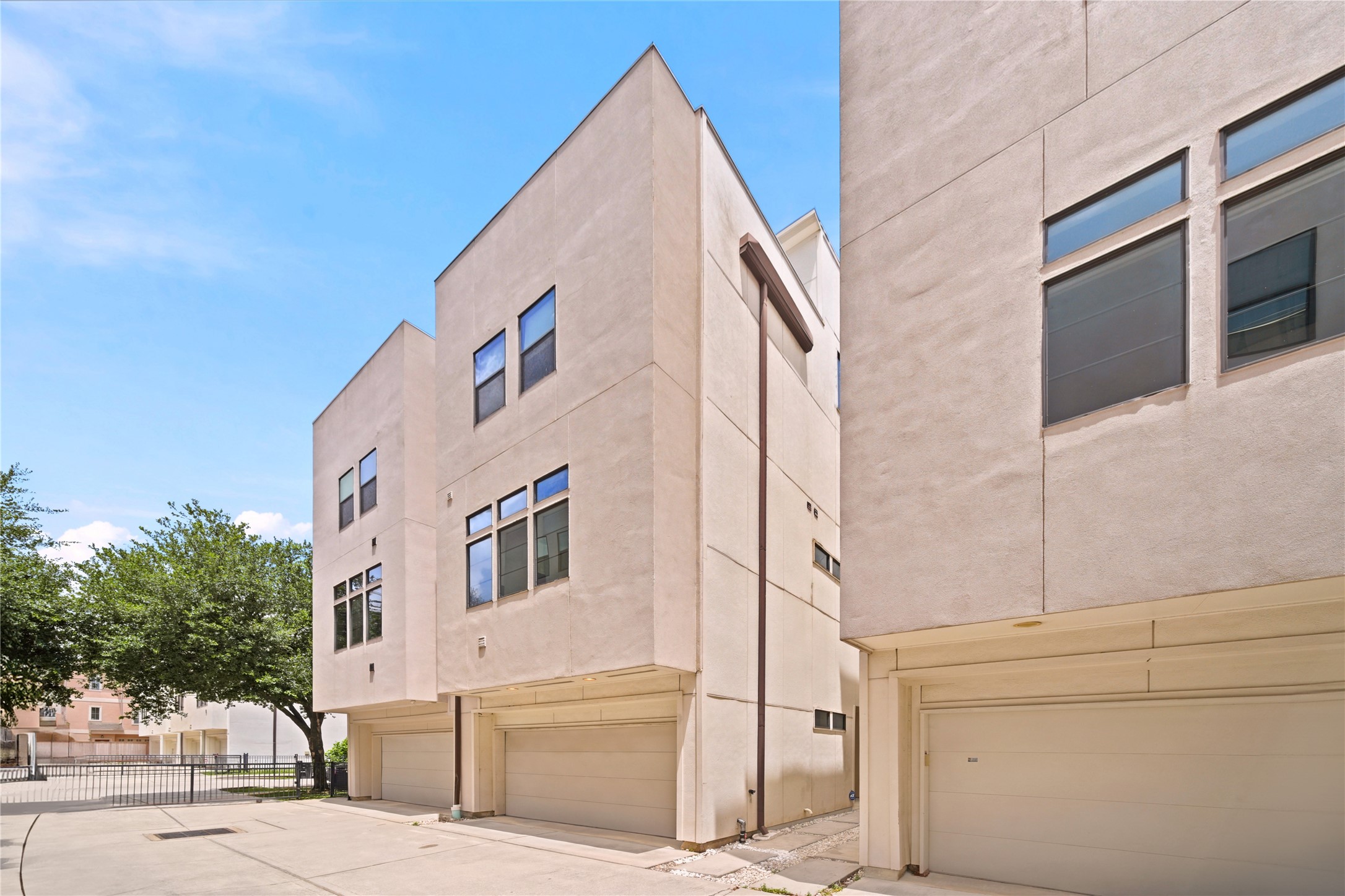 2108 Colorado Street Houston, TX 77007 - Photo 2 of 50