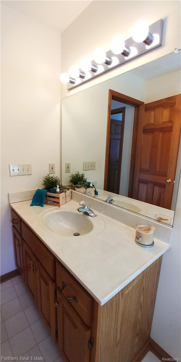 1701 West Cohoctah Road Howell, MI 48855 - Photo 36 of 50 S. Full Bath upper Level 1