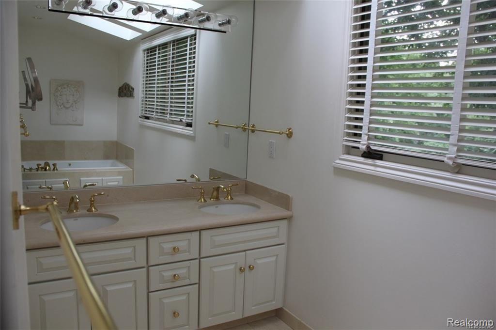 32577 Wing Lake Road Franklin, MI 48025 - Photo 29 of 37