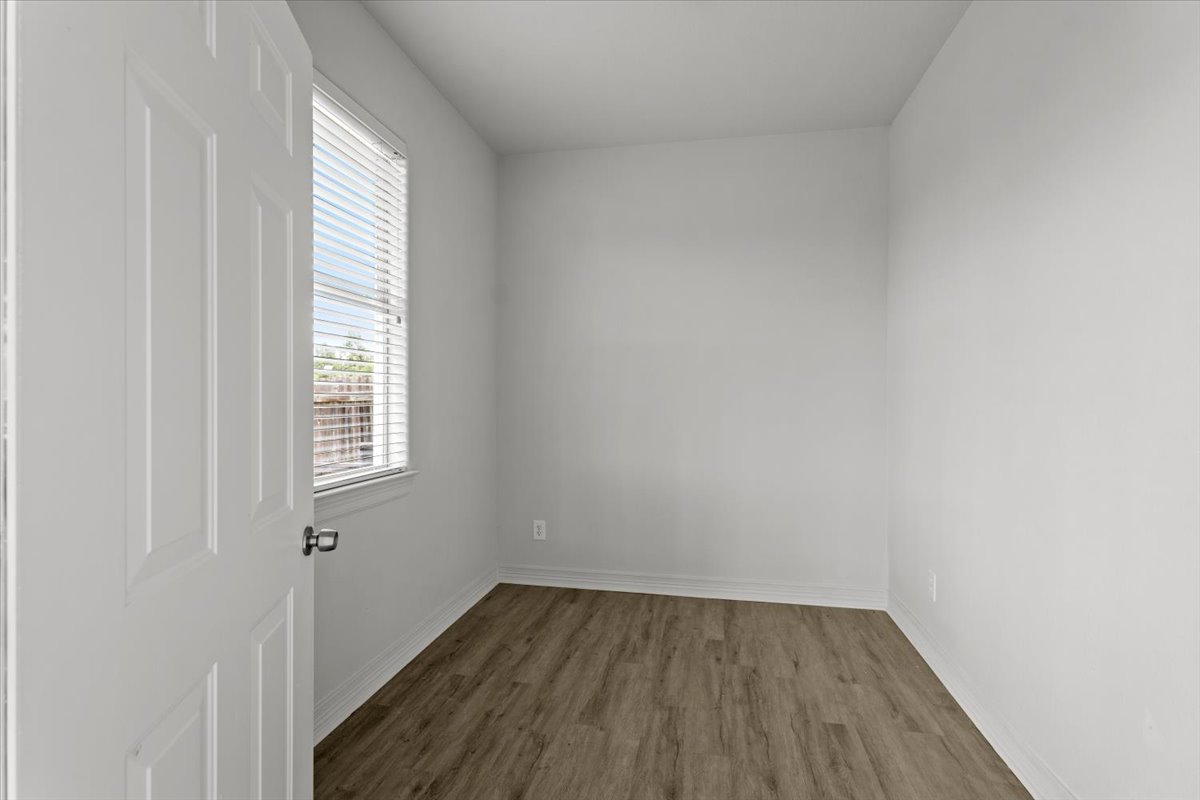 437 Balch Road Elgin, TX 78621 - Photo 23 of 37 Separate studio, no air conditioning in this room.