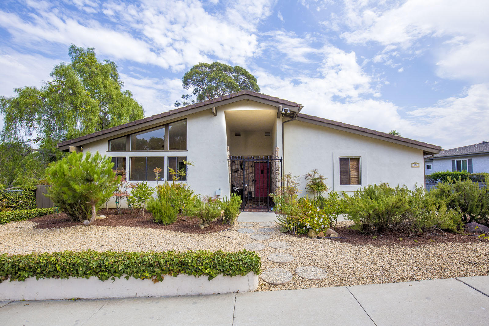 821 Weldon Road Santa Barbara, CA 93109 - Photo 1 of 14 821 Weldon_01