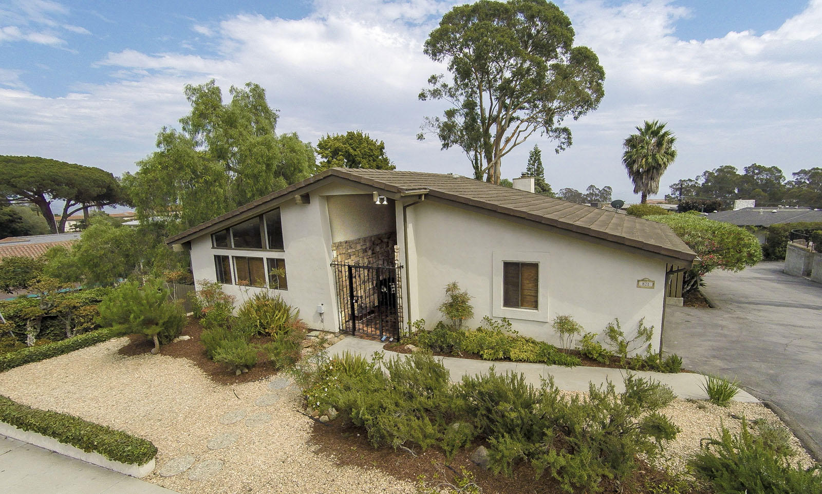 821 Weldon Road Santa Barbara, CA 93109 - Photo 2 of 14 821 Weldon_02