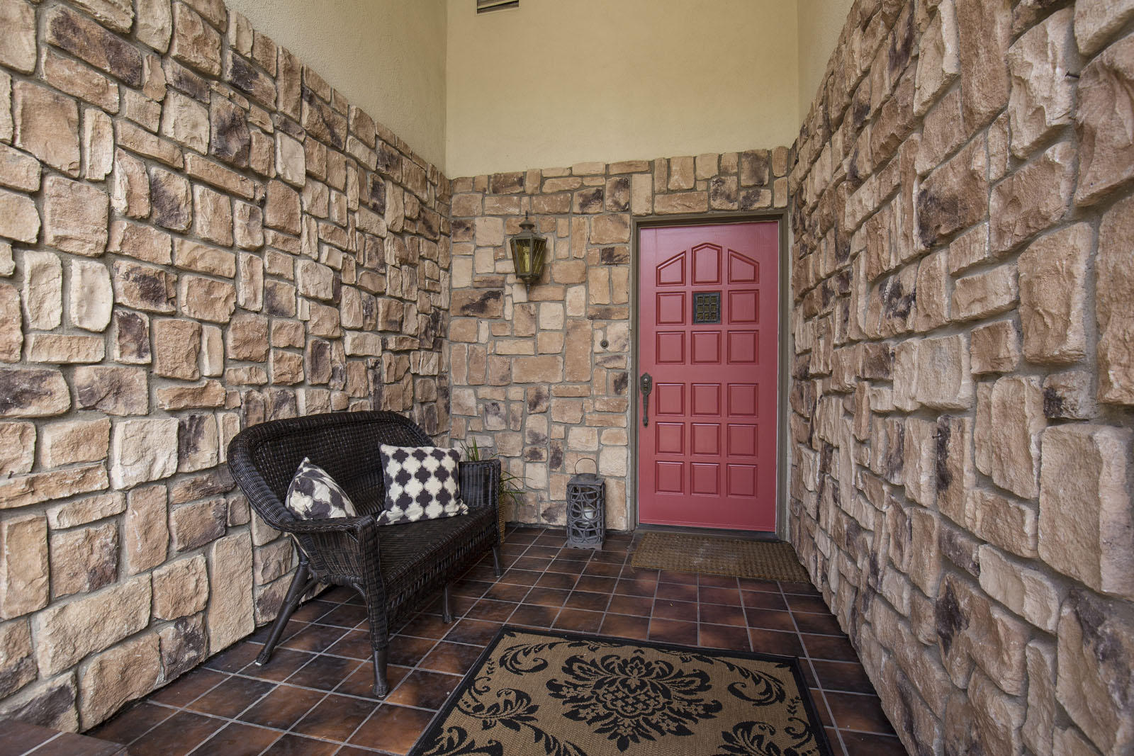 821 Weldon Road Santa Barbara, CA 93109 - Photo 3 of 14 821 Weldon_07