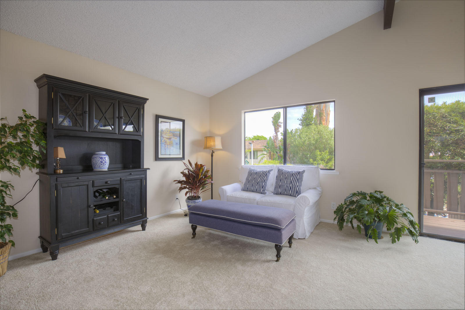 821 Weldon Road Santa Barbara, CA 93109 - Photo 6 of 14 821 Weldon_08