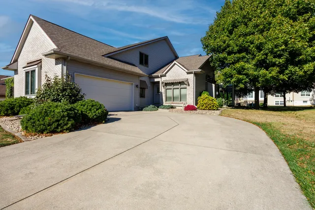 $289,900 | 1414 B Tamarack Country Club Trail, Normal, IL 61761