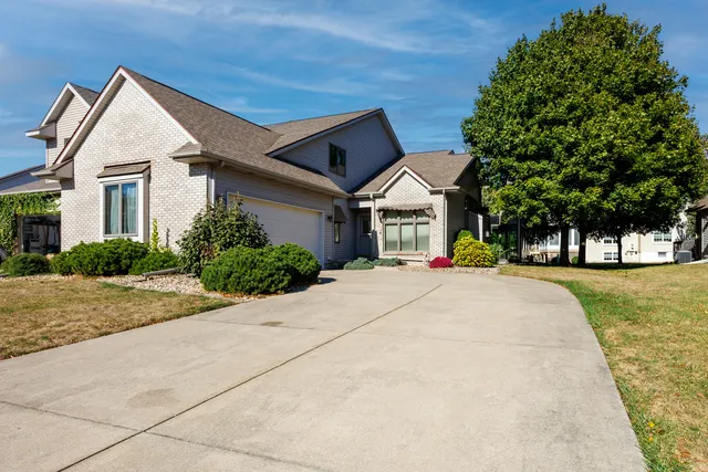 $289,900 | 1414 B Tamarack Country Club Trail, Normal, IL 61761