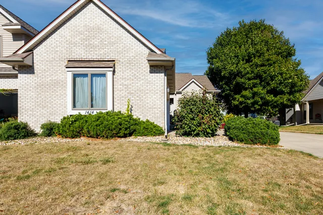 $289,900 | 1414 B Tamarack Country Club Trail, Normal, IL 61761