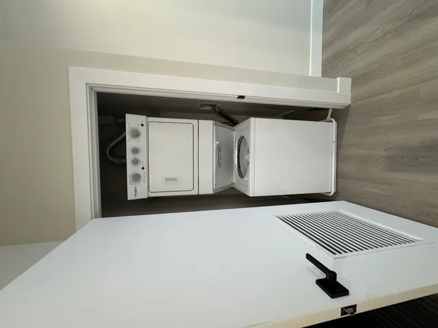 $2,570 | 451 East Pershing Road, Unit 301, Chicago, IL 60653