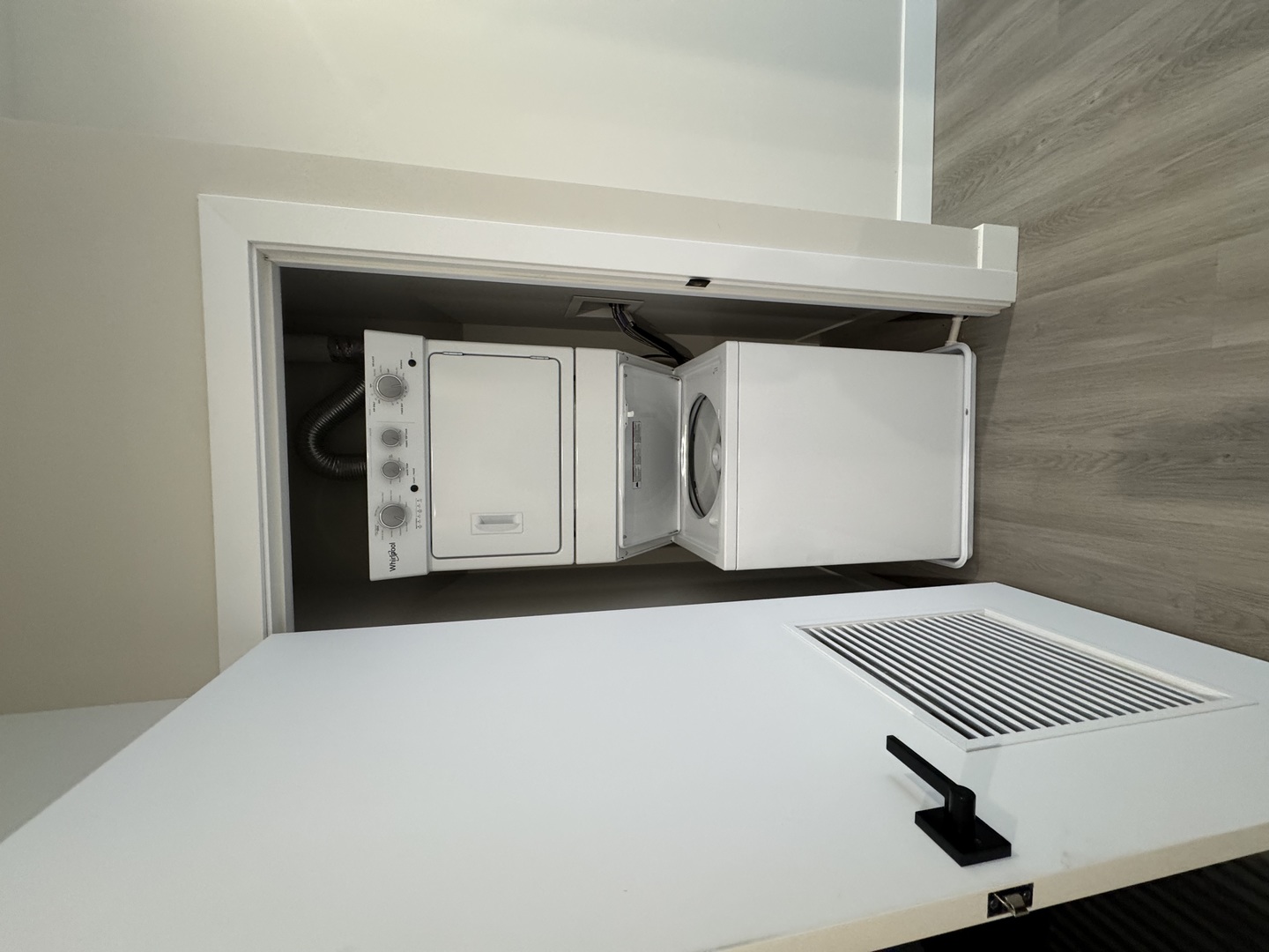 451 East Pershing Road, Unit 301 Chicago, IL 60653 - Photo 11 of 21 a view of an empty room