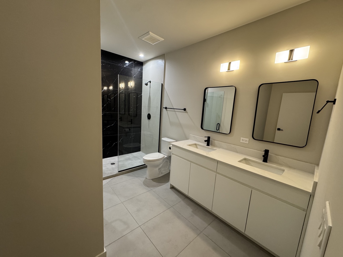451 East Pershing Road, Unit 301 Chicago, IL 60653 - Photo 16 of 21 a bathroom with a double vanity sink mirror and bathtub