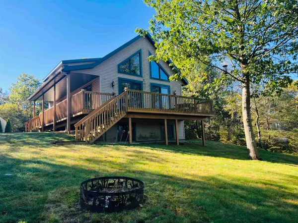 $425,000 | W8510 Lake Point Court, Oxford, WI 53952