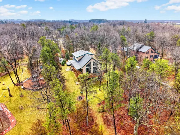 $425,000 | W8510 Lake Point Court, Oxford, WI 53952