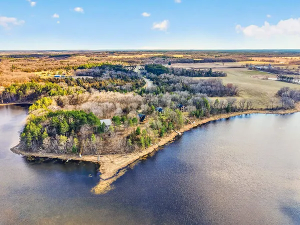 $425,000 | W8510 Lake Point Court, Oxford, WI 53952