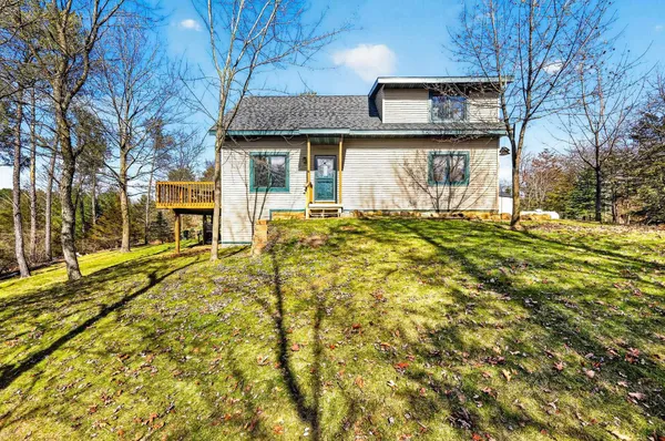 $425,000 | W8510 Lake Point Court, Oxford, WI 53952