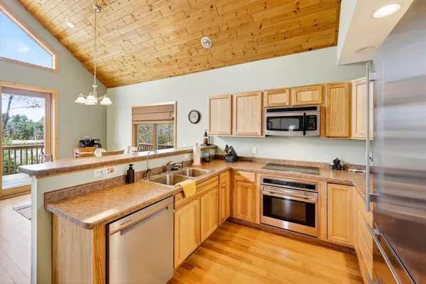 $425,000 | W8510 Lake Point Court, Oxford, WI 53952