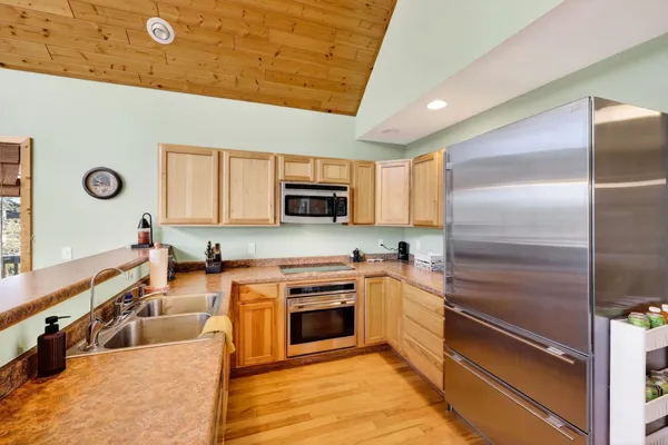 $425,000 | W8510 Lake Point Court, Oxford, WI 53952