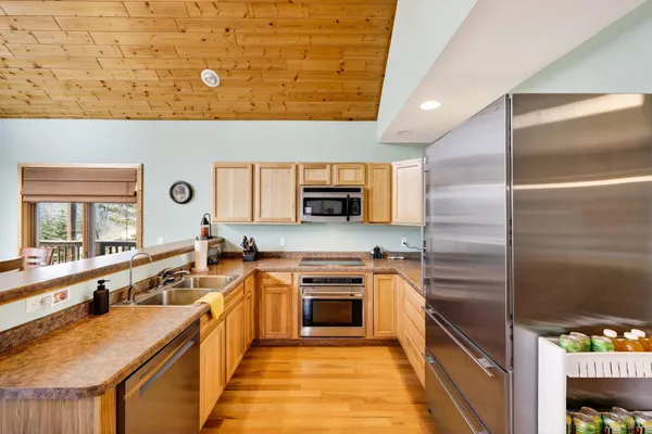 $425,000 | W8510 Lake Point Court, Oxford, WI 53952