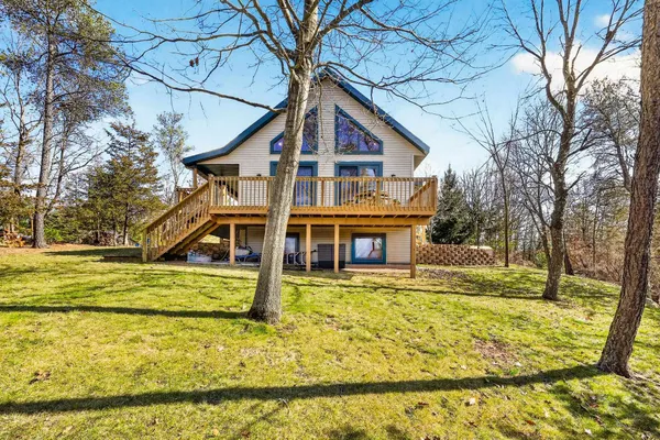 $425,000 | W8510 Lake Point Court, Oxford, WI 53952