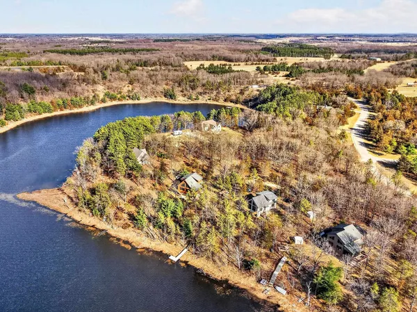 $425,000 | W8510 Lake Point Court, Oxford, WI 53952