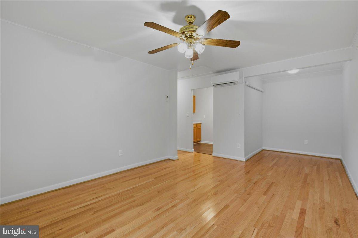 7 E Research Road Greenbelt, MD 20770 - Photo 5 of 17 Living Room