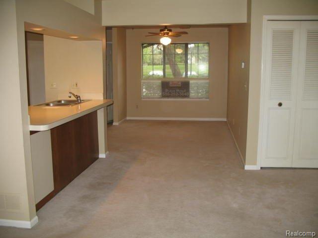 1551 Meadowside Drive, Unit 181 Rochester, MI 48307 - Photo 4 of 8 Dining rm