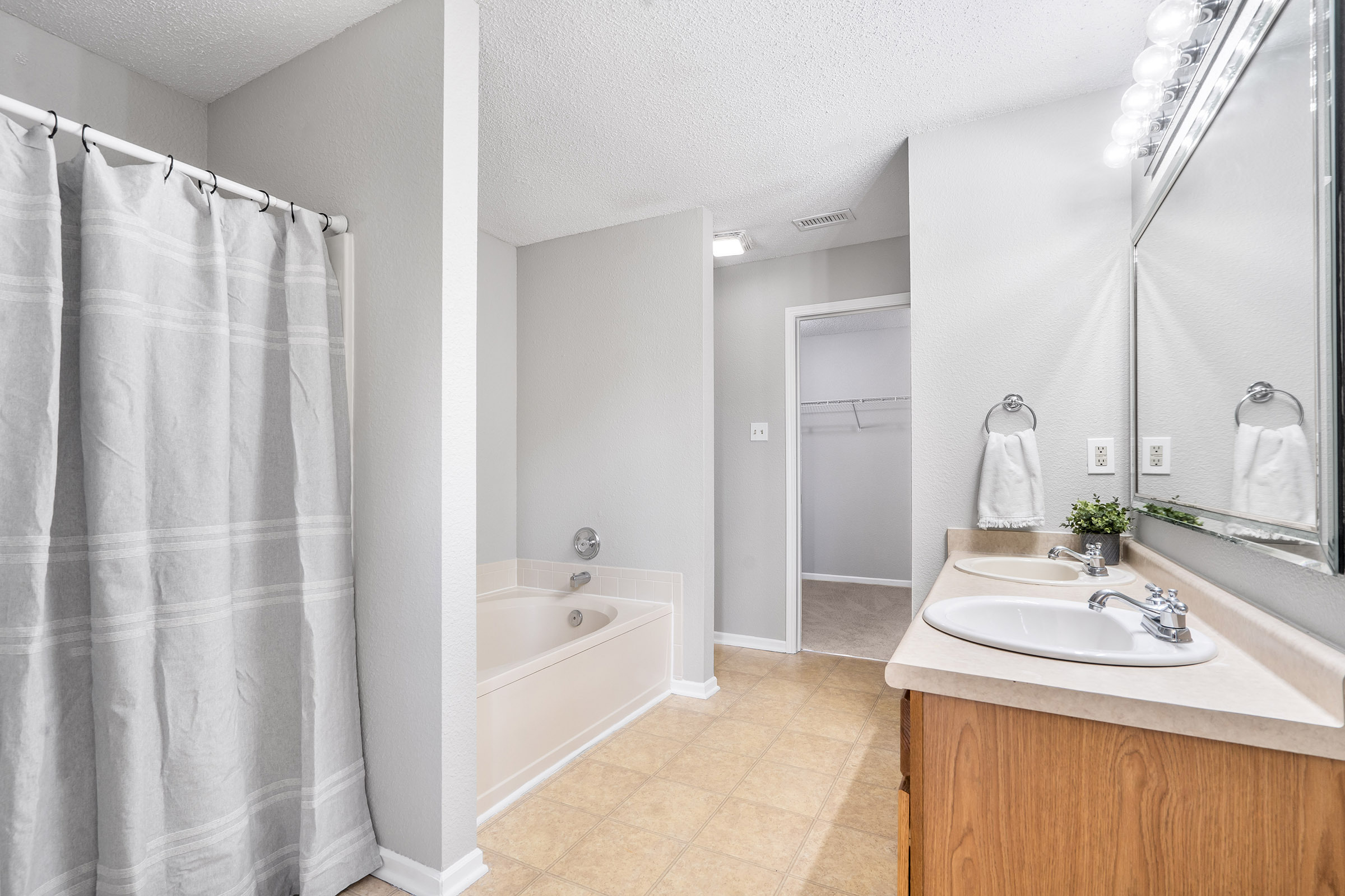 12774 Howe Road Fishers, IN 46038 - Photo 13 of 23