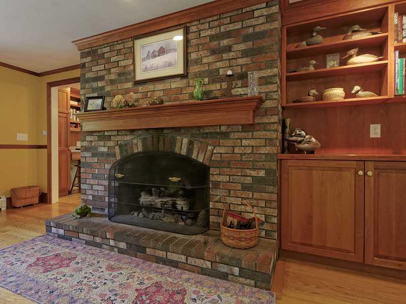 28 Tall Pine Road Cape Elizabeth, ME 04107 - Photo 8 of 34 Great Room. Gas fireplace in the...