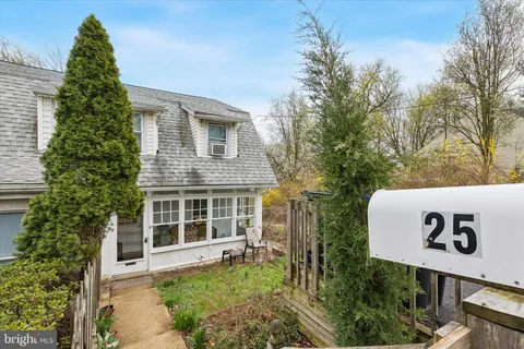 $300,000 | 25 Woodbine Avenue, Paoli, PA 19301