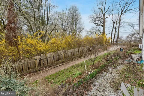 $300,000 | 25 Woodbine Avenue, Paoli, PA 19301