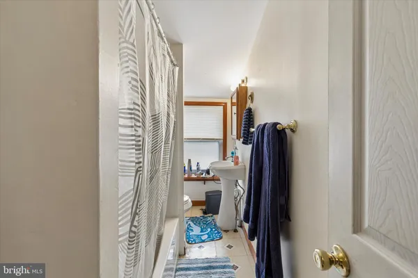 $300,000 | 25 Woodbine Avenue, Paoli, PA 19301