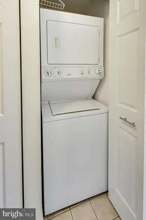 $2,345 | 1749 L Street Northeast, Washington, DC 20002