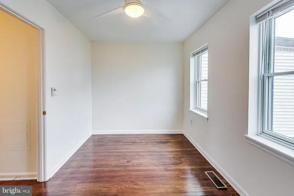 $2,345 | 1749 L Street Northeast, Washington, DC 20002