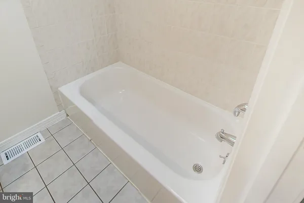 $2,345 | 1749 L Street Northeast, Washington, DC 20002